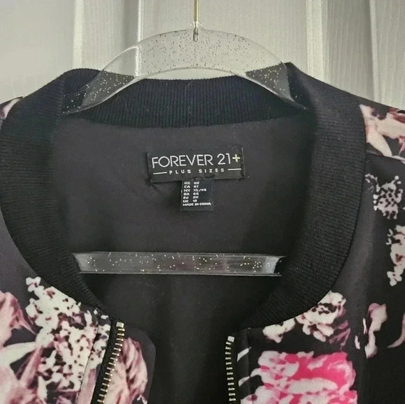 NWOT Forever21 Plus Floral Bomber Jacket - Picture 2 of 10
